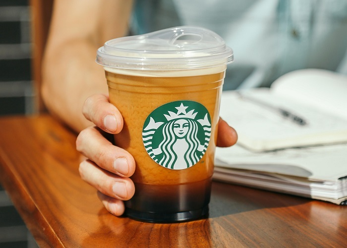 Chiến dịch thay thế ống hút nhựa của Starbucks